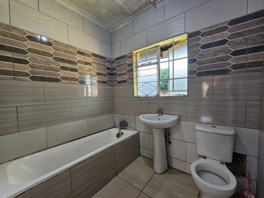 To Let 4 Bedroom Property for Rent in Vaalpark Free State